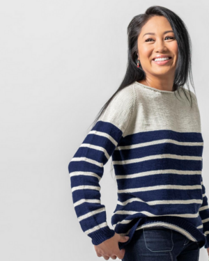 Vorderansicht und Seitenansicht RVO-Pullover Ella
