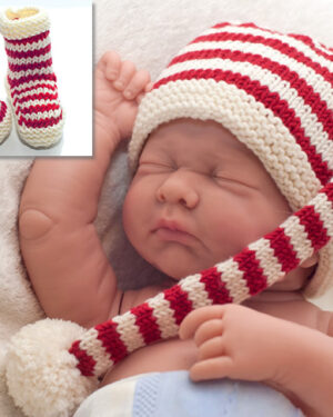 gestreifte Zipfelmütze und Babystiefel aus dem Babyset Bijou