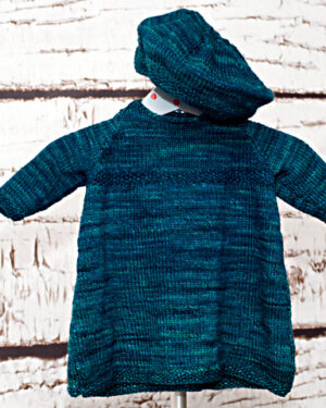 Mütze und Kleid des Babysets Emma