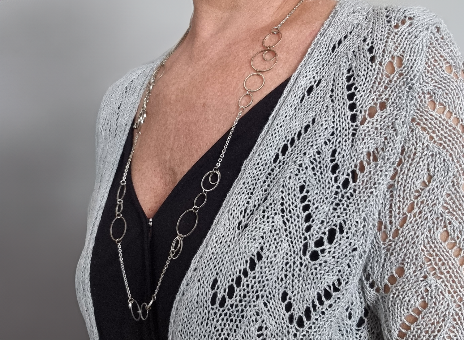 Detailansicht Lacemuster Strickjacke Naomi