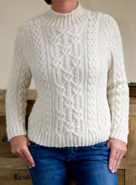 Vorderansicht Zopfmusterpullover Svenja