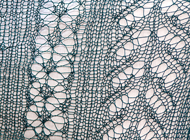 Detailansicht der Lacemuster im Lacetuch Odile